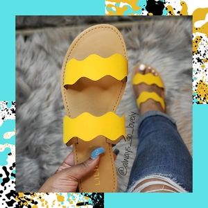 Liliana Sunny Wave Strap Sandals
